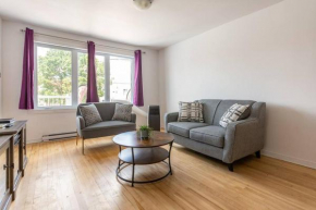 LOVELY RENTAL UNIT WITH BALCONY~ AUTOROUTE 40